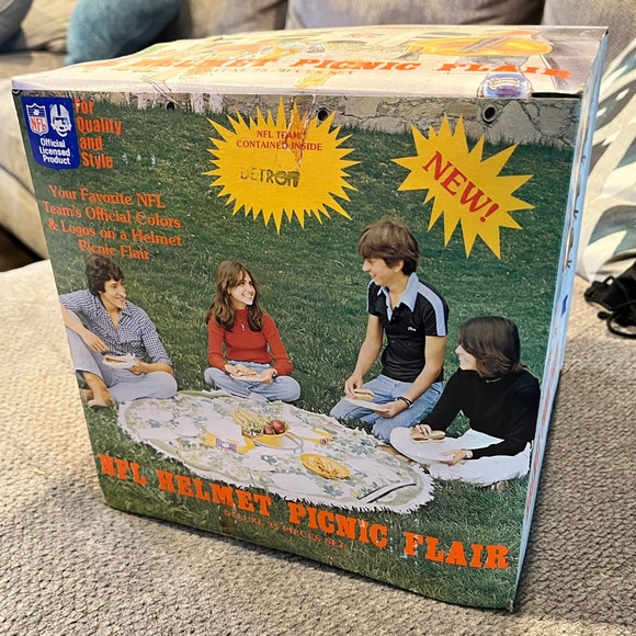 Detroit Lions Picnic Flair Tailgate Set - Picture 2 of 5